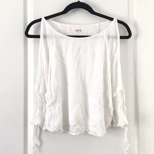 Hollister White Flowy Cold Shoulder Tie Bell Half Sleeve Scoop Neck Blouse